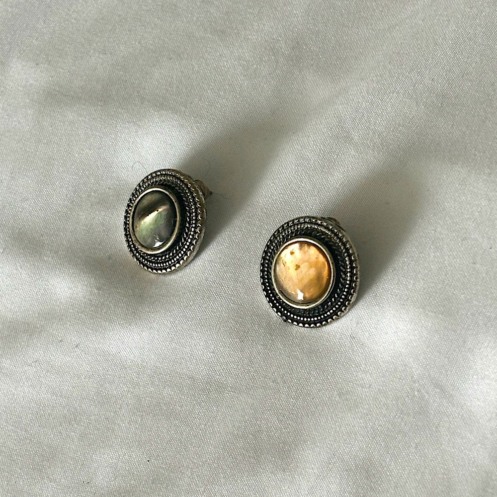 Vintage silver stone center earrings